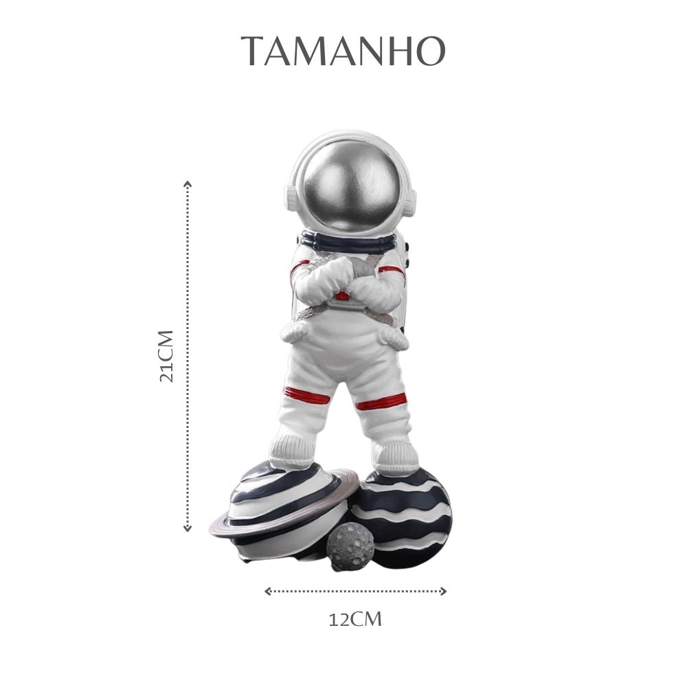 Estatueta Decorativa de Astronauta Dominando o Universo
