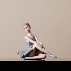 Escultura Adorno em Resina Bailarina Movimento