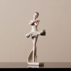 Escultura Adorno em Resina Bailarina Dançando