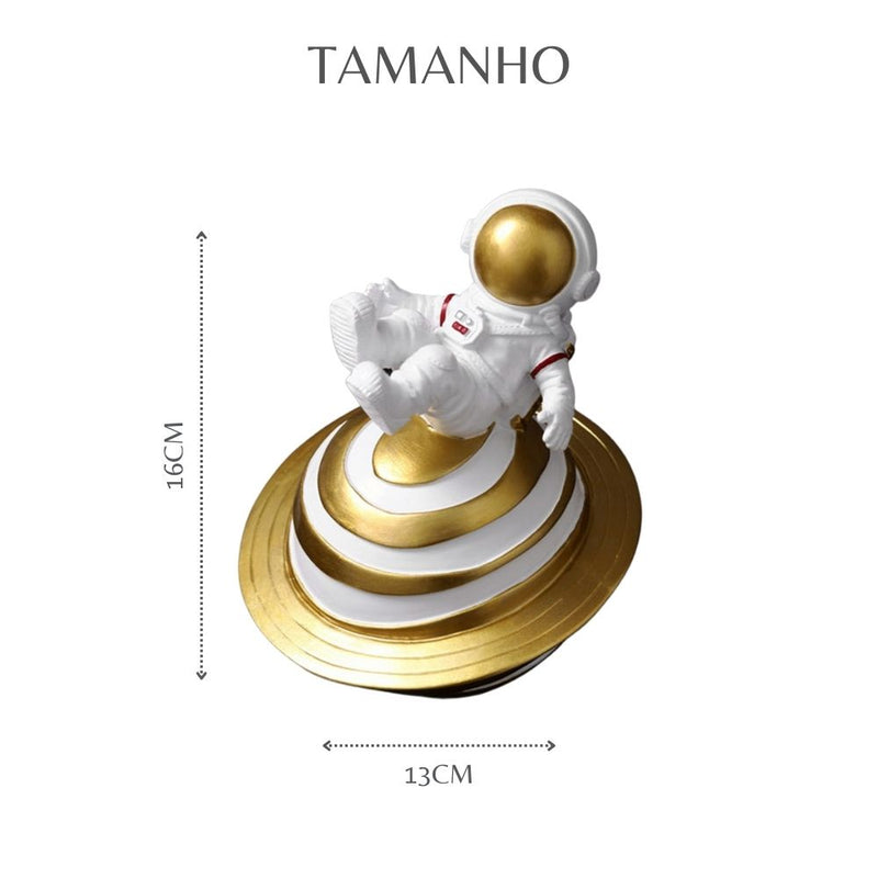 Estatueta Decorativa  de Astronauta Pouso em Saturno