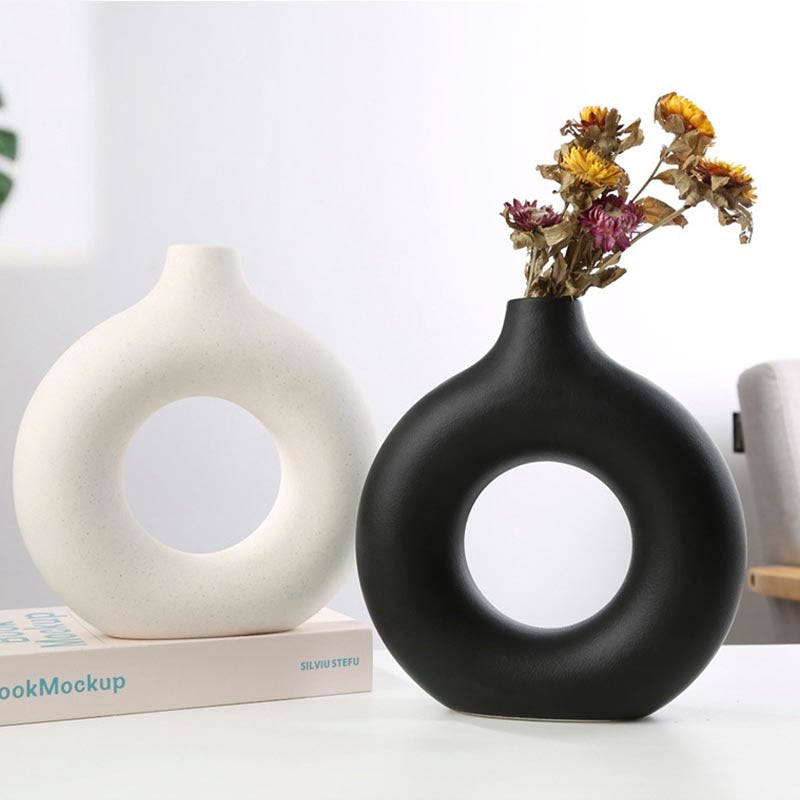 Vaso Cilíndrico Vazado de Cerâmica Preto